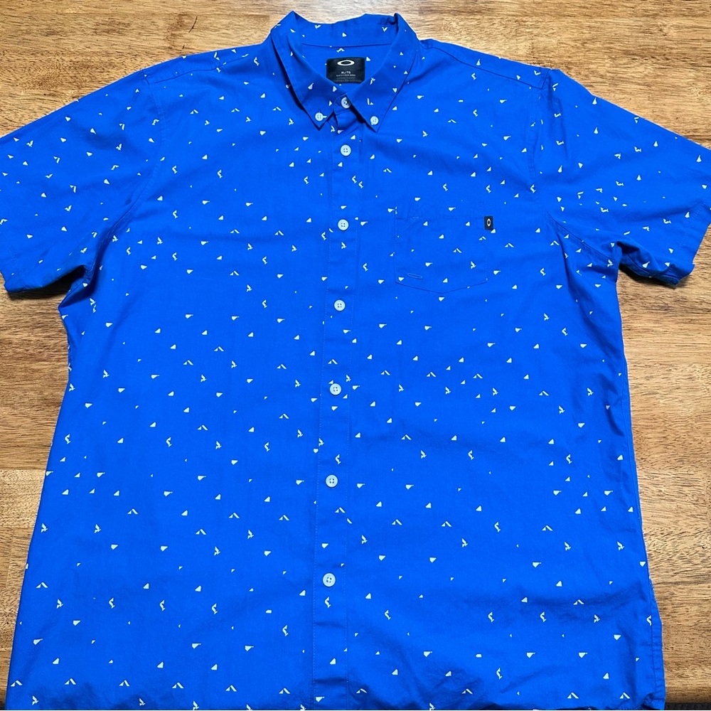 Oakley Short Sleeve Button-up